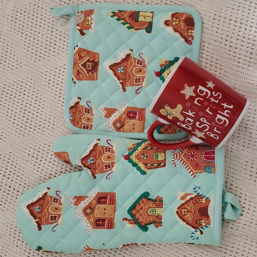 Holiday mug, mitt and potholder set